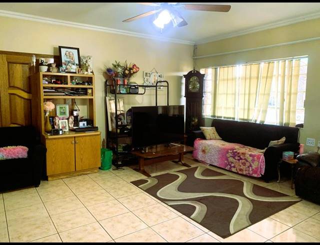 5 BEDROOM HOUSE FOR SALE IN PRIMROSE